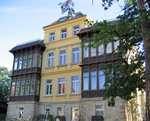 Dresden-Klotzsche Denkmalgschützes Wohnhaus Vermittlung von Mietwohnungen